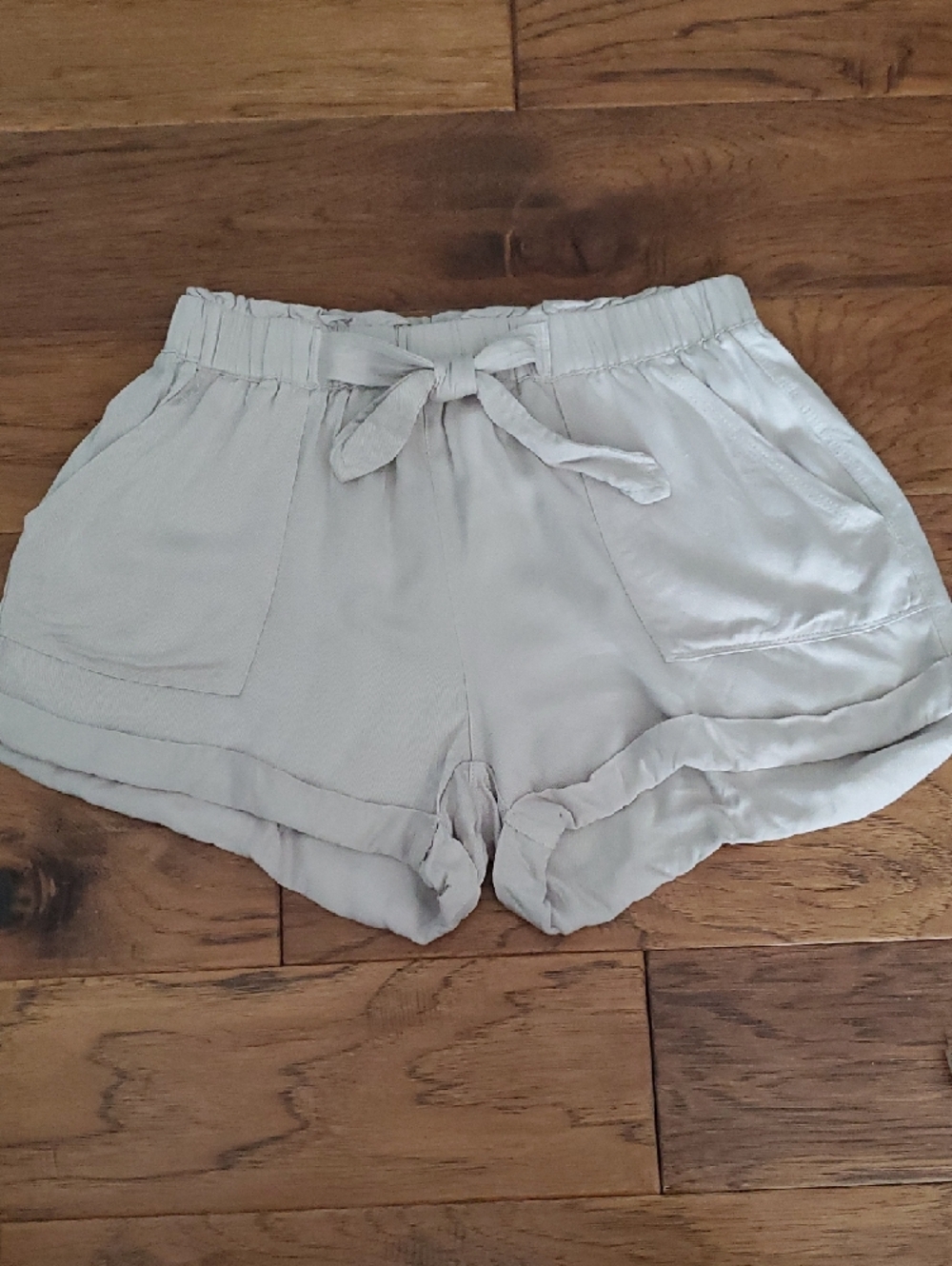 Aeropostale Women's Cream Cuffed Shorts with Pockets Size M